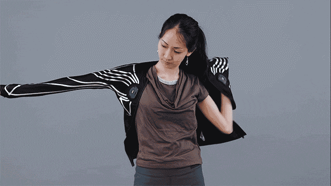 e-skin, giyebileceğiniz ve kolayca çıkarabileceğiniz normal bir tişört.